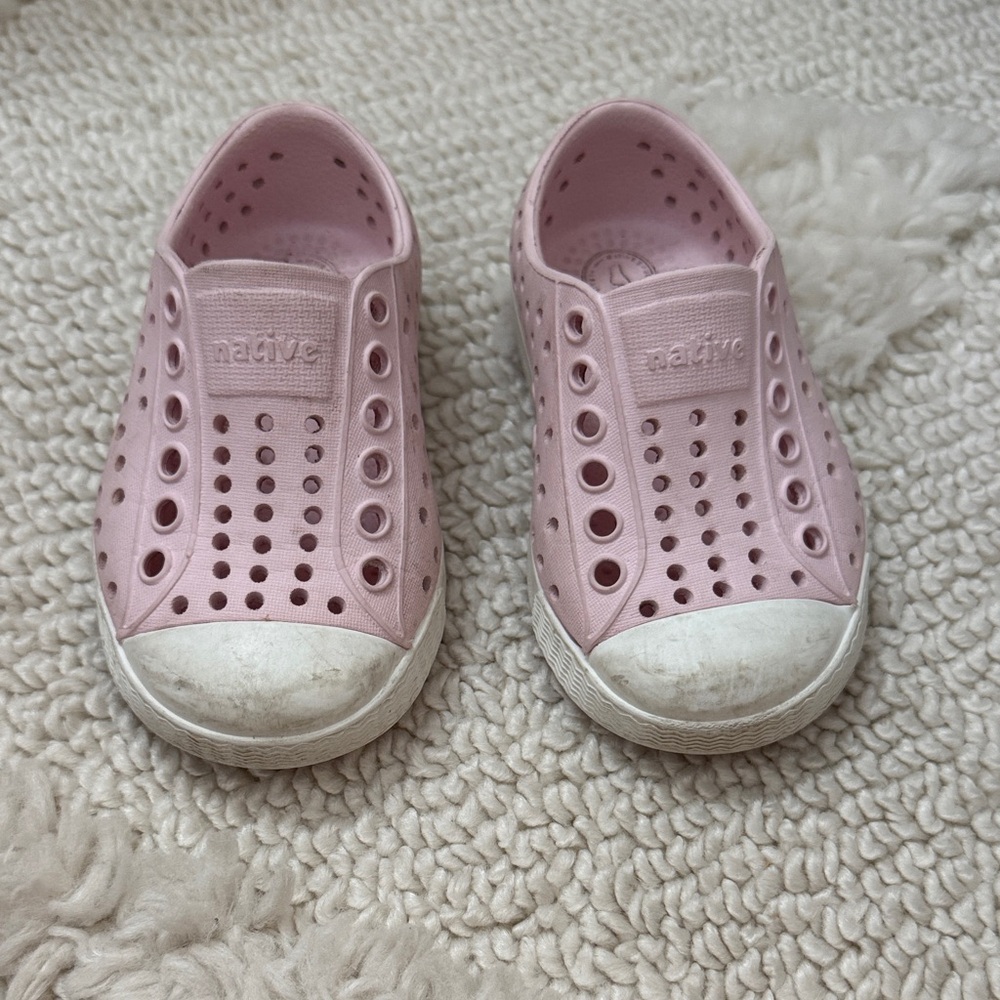 Native Kids Slip-On Native Shoes in Pale Pink